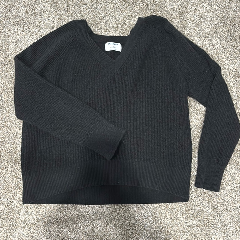 Old Navy Black V-Neck Sweater